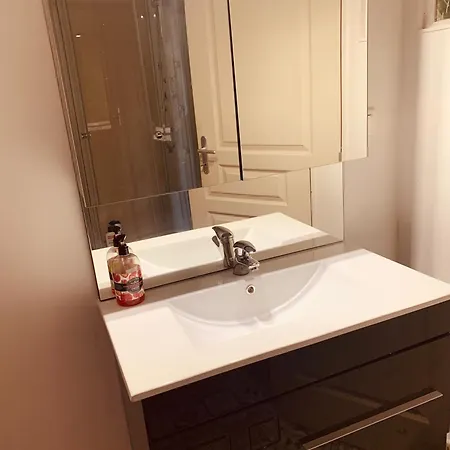 Et Jardin Village Au Bord De L Eau Cour Et Garage Prives