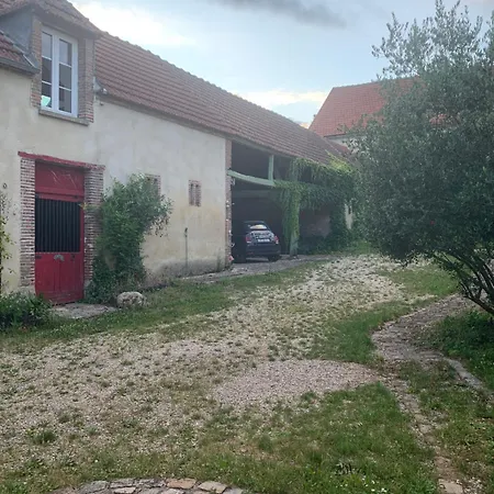 Et Jardin Village Au Bord De L Eau Cour Et Garage Prives * Marcilly-sur-Seine