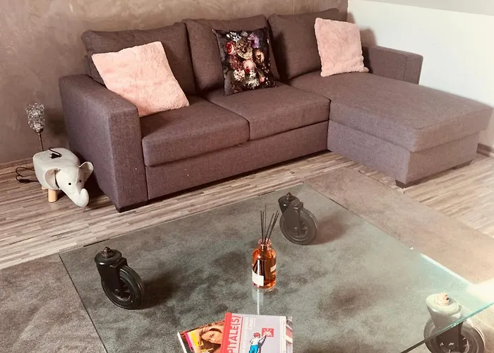 Et Jardin Village Au Bord De L Eau Cour Et Garage Prives Country house Marcilly-sur-Seine