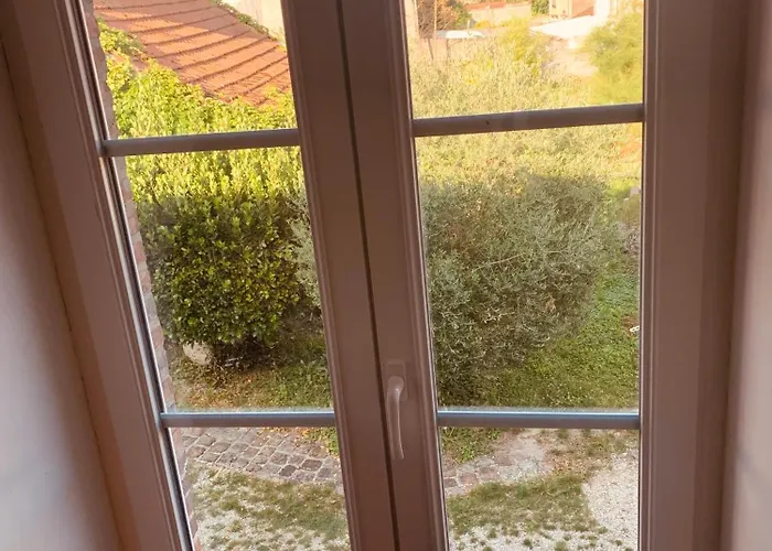 Et Jardin Village Au Bord De L Eau Cour Et Garage Prives *